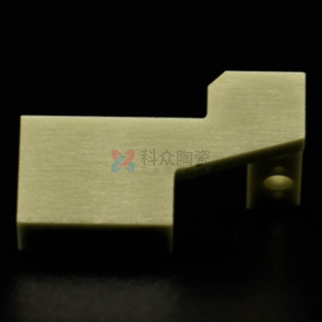 在工業行業中，科眾陶瓷廠是一家生產氧化鋯氧化鋁陶瓷零件廠家，在加工工藝上有特殊的優勢存在，今天給大家介紹一種加工成型工藝，陶瓷注塑加工。